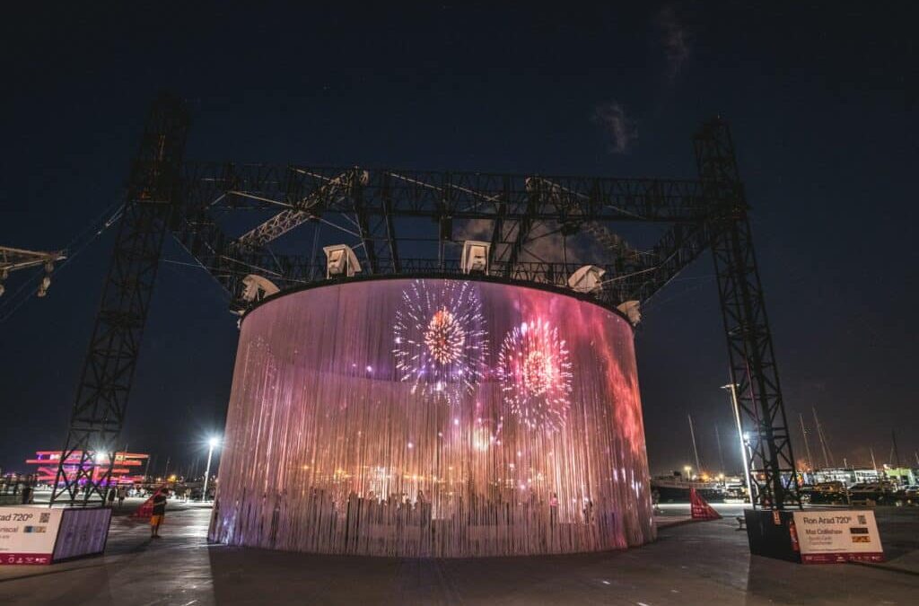 西班牙瓦倫西亞 “Ron Arad 720o” 展覽--360o環(huán)形屏幕音響設計。